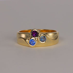 yellow gold bezel three stone mother's ring